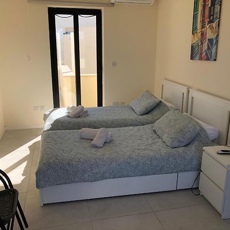 דירות סיינט פול ביי The Sea Across The Road Penthouse 5 מראה חיצוני תמונה