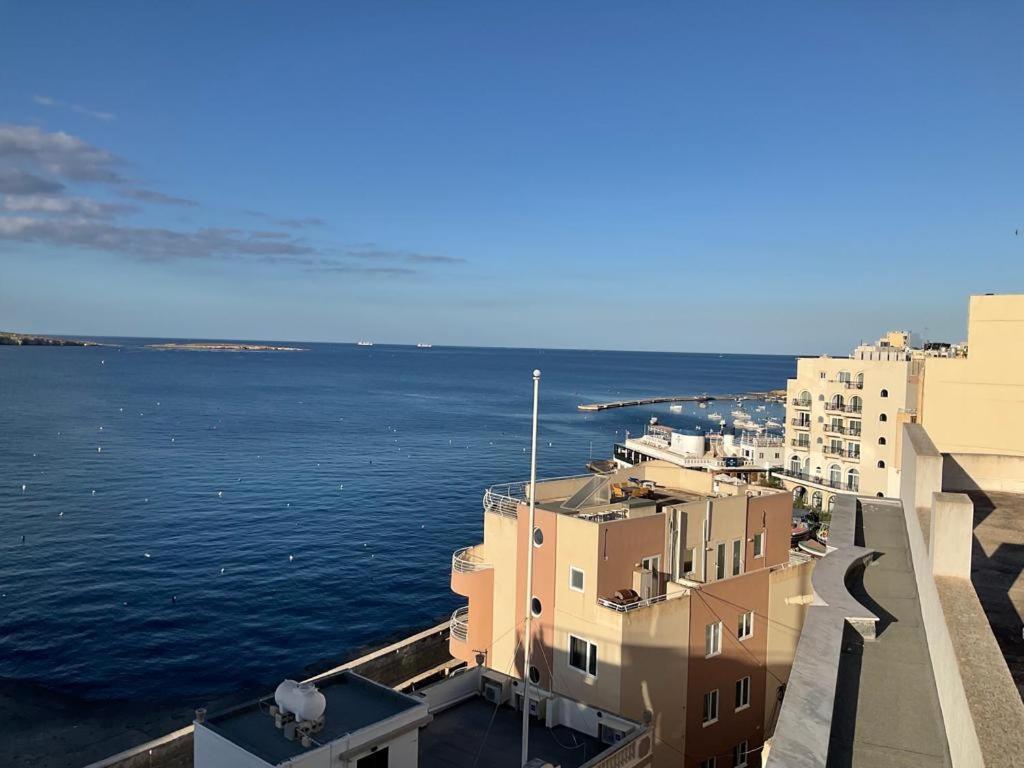 דירות סיינט פול ביי The Sea Across The Road Penthouse 5 מראה חיצוני תמונה